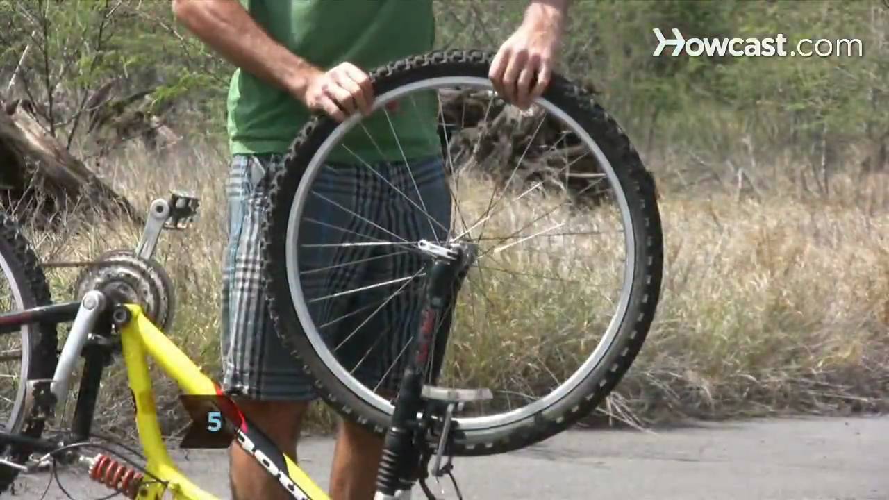Cek tekanan ban sepeda